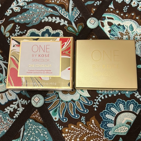 ONE by KOSE Skincolor One Concealer Custom Concealing Palette Medium - Picture 3 of 5